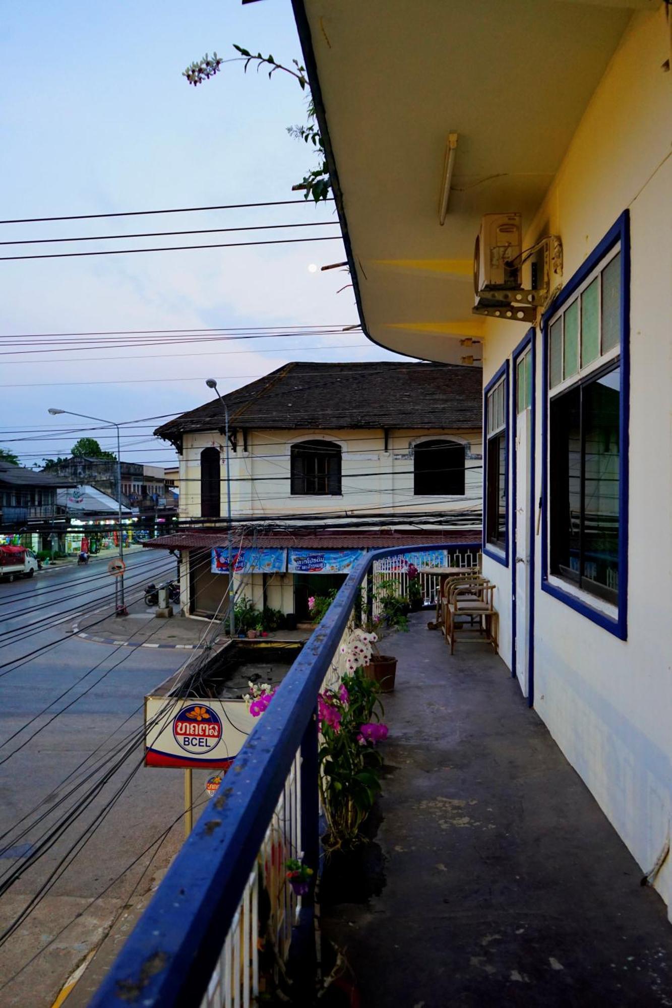Kfg Guesthouse Thakhek Exterior foto